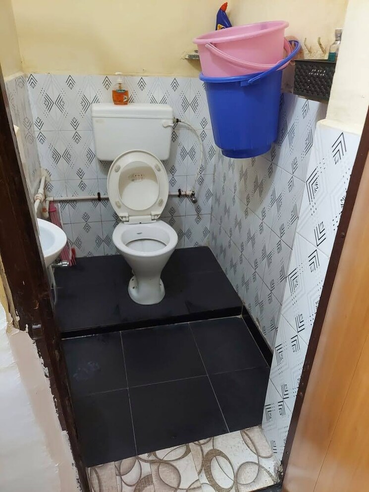 Bathroom, laxmi-chs-bandra 1 Bedroom 550 Sq.Ft. Apartment In Bandra West Mumbai 7502671