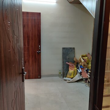 Room in 4 BHK Independent House at Parbhat Road – for Sale