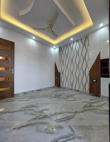 Bedroom in 2.5 BHK Builder Floor at Shastri Nagar – for Sale