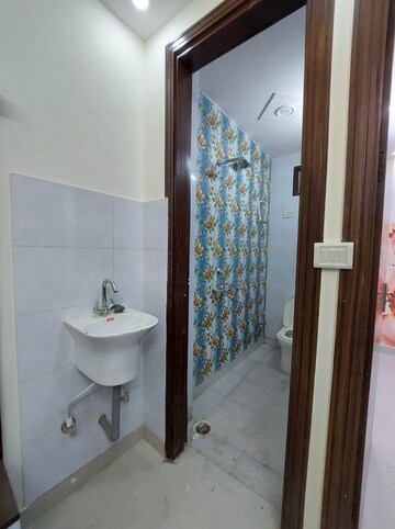 Bathroom in 2.5 BHK Builder Floor at Shastri Nagar – for Sale