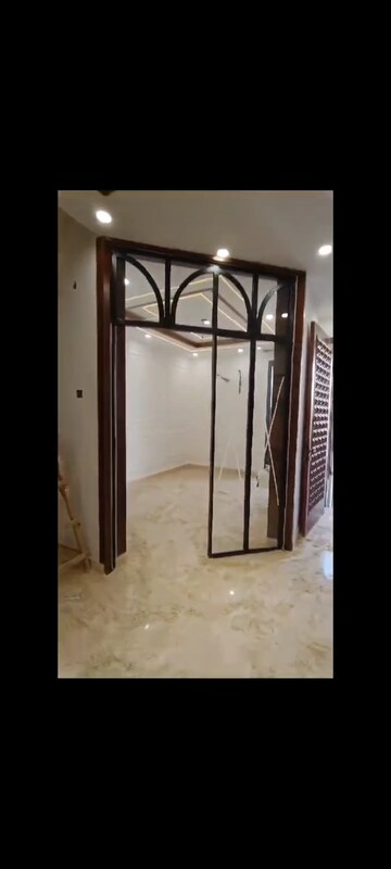 Building Lobby in 4 BHK Villa at Pallavpuram – for Sale