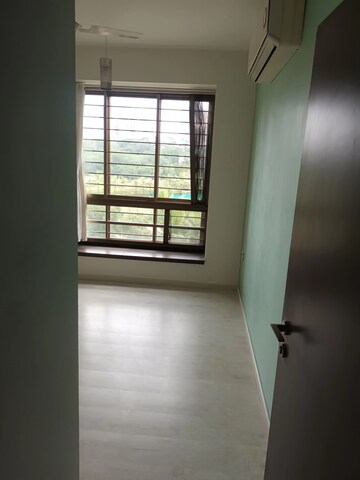 Room in 2.5 BHK Builder Floor at Oberoi Realty Woods, Goregaon East – for Sale