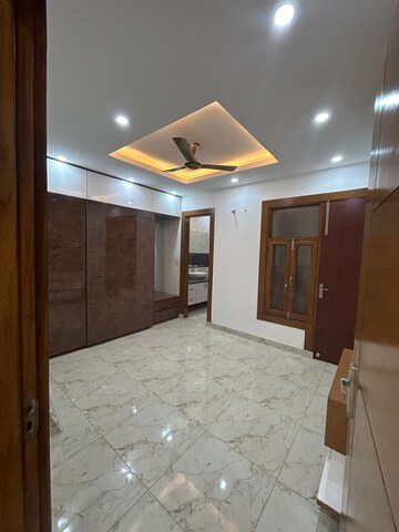 Bedroom in 3 BHK Builder Floor at New Rajinder Nagar – for Sale