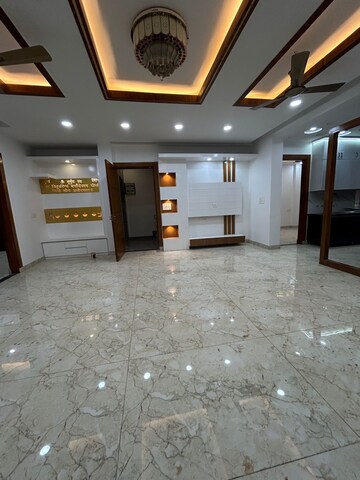 Parking in 3 BHK Builder Floor at New Rajinder Nagar – for Sale
