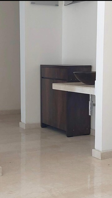 Room in 3 BHK Builder Floor at Omkar Alta Monte, Malad East – for Sale