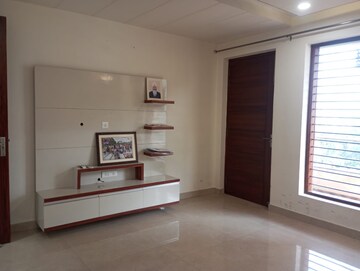Room in 4 BHK Builder Floor at Puri Vip Floors, Sector 81 – for Sale