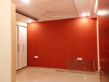 Room in 4 BHK Builder Floor at Puri Vip Floors, Sector 81 – for Sale