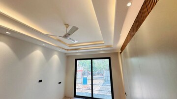 Furnished Amenities in 4 BHK Builder Floor at Unitech South City 1, Sector 41 – for Sale