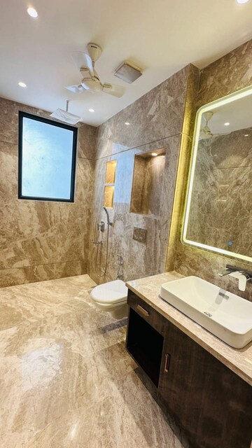 Bedroom in 4 BHK Builder Floor at Unitech South City 1, Sector 41 – for Sale