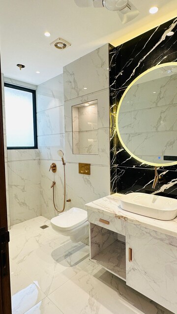 Master Bedroom in 4 BHK Builder Floor at Unitech South City 1, Sector 41 – for Sale