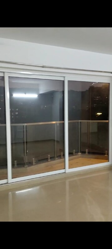 Room in 3 BHK Apartment at Soham Crystal Spires, Ghodbunder Road – for Sale