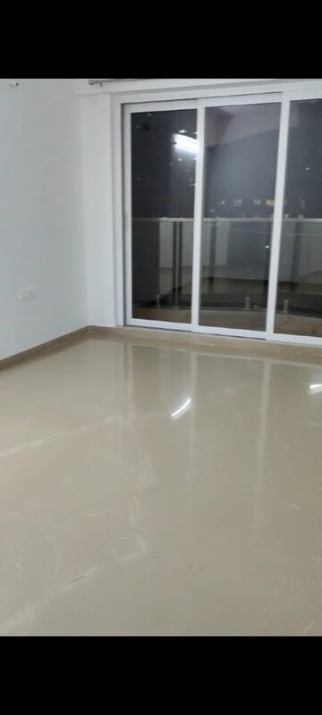 Room in 3 BHK Apartment at Soham Crystal Spires, Ghodbunder Road – for Sale