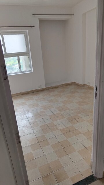 Room in 2.5 BHK Apartment at BPTP Princess Park, Sector 86 – for Sale