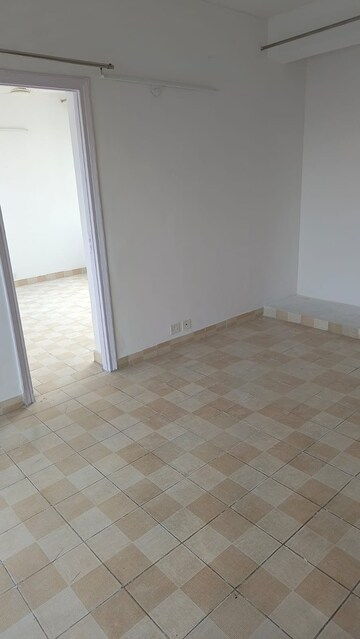 Room in 2.5 BHK Apartment at BPTP Princess Park, Sector 86 – for Sale
