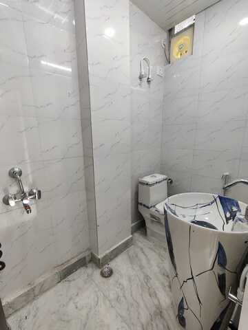 Bathroom in 2 BHK Builder Floor at Shanti Plaza Vaishali, Vaishali Sector 4 – for Sale