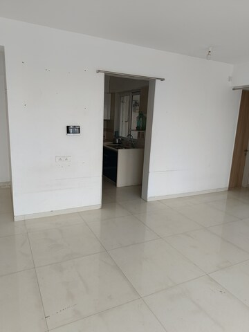 Room in 3 BHK Apartment at Soham Crystal Spires, Ghodbunder Road – for Sale