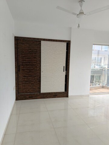Room in 3 BHK Apartment at Soham Crystal Spires, Ghodbunder Road – for Sale