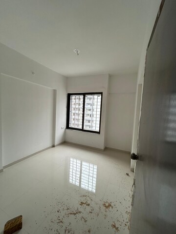 Room in 2 BHK Apartment at Roshan Milestone, Tathawade – for Sale