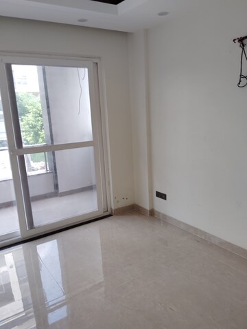 Room in 4 BHK Builder Floor at BPTP Eden Estate, Sector 81 – for Sale