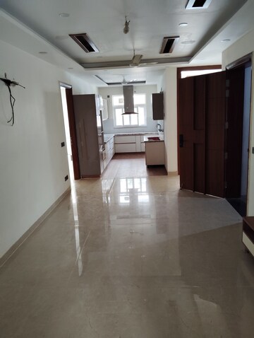 Building Lobby in 4 BHK Builder Floor at BPTP Eden Estate, Sector 81 – for Sale