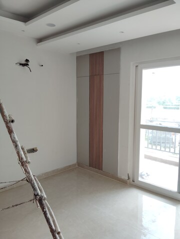 Room in 4 BHK Builder Floor at BPTP Eden Estate, Sector 81 – for Sale