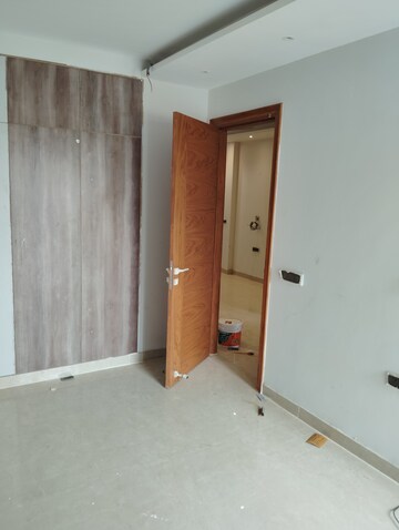 Room in 4 BHK Builder Floor at BPTP Eden Estate, Sector 81 – for Sale