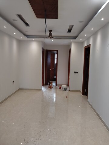 Room in 4 BHK Builder Floor at BPTP Eden Estate, Sector 81 – for Sale