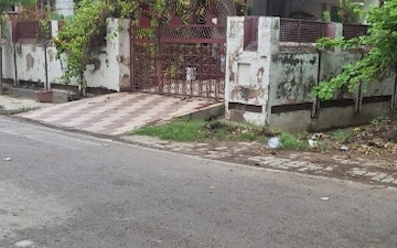 6 BHK Independent House For Sale in Aliganj