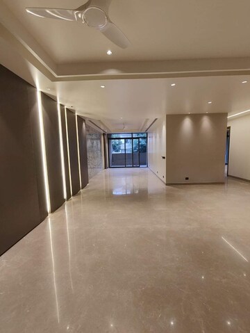 Living Room in 4 BHK Builder Floor at DLF City Phase IV, Dlf Phase iv – for Sale
