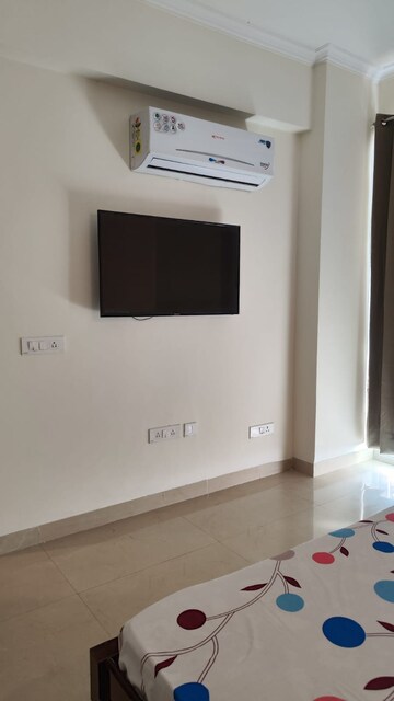 Room in 4 BHK Independent House at Central Town, Vip Road – for Sale