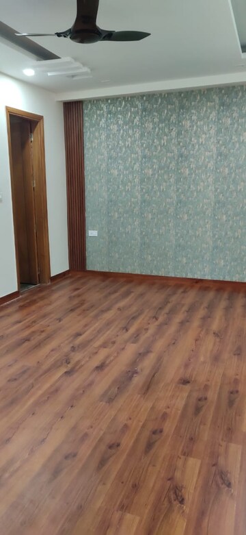 Room in 4 BHK Builder Floor at Raja Garden, Sector 19 – for Sale
