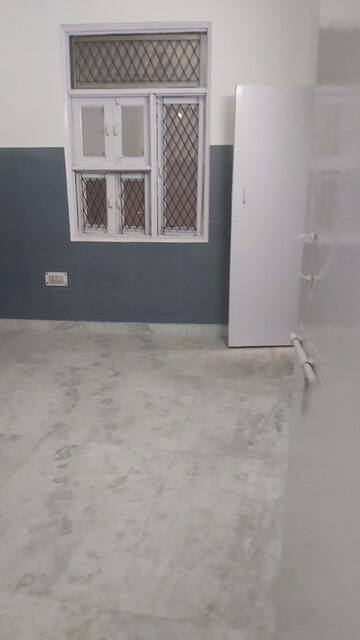 Furnished Amenities in 2.5 BHK Builder Floor at Mayur Vihar Phase 1 – for Sale
