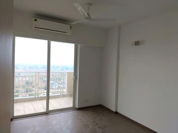 Room in 3 BHK Apartment at Pareena Micasa, Sector 68 – for Sale