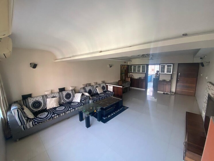  Parking, santacruz west 4 Bedroom 1800 Sq.Ft. Apartment In Santacruz West Mumbai 7505529
