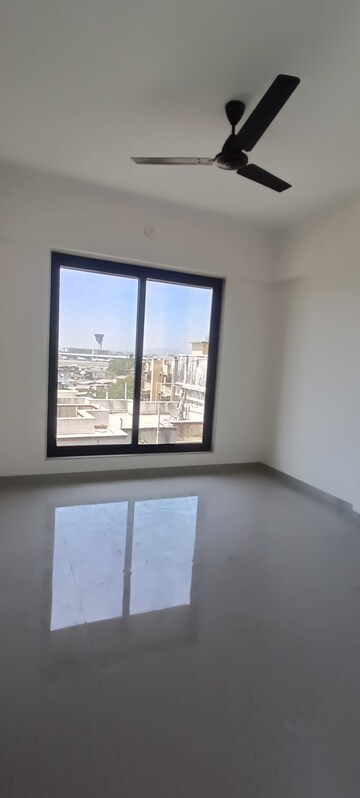 Room in 2 BHK Apartment at Diamond Park, Santacruz East – for Sale