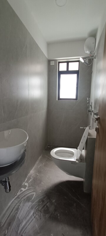 Bathroom in 2 BHK Apartment at Diamond Park, Santacruz East – for Sale
