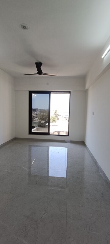 Room in 2 BHK Apartment at Diamond Park, Santacruz East – for Sale