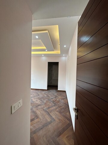 Room in 2 BHK Apartment at Tata Eureka Park, Sector 150 – for Sale