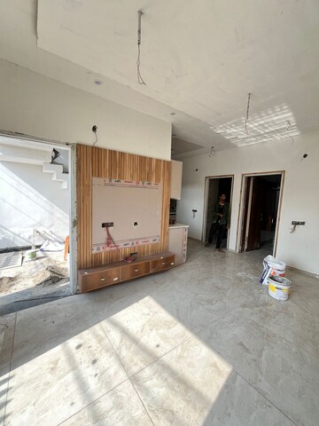 Room in 4 BHK Independent House at Sector 123 – for Sale