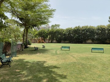 Master Bedroom in 3.5 BHK Apartment at Sweta Central Park II, Sector 48 – for Sale