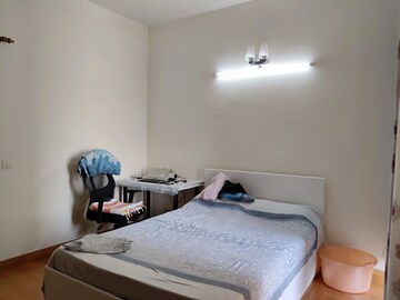 Bedroom in 3.5 BHK Apartment at Sweta Central Park II, Sector 48 – for Sale