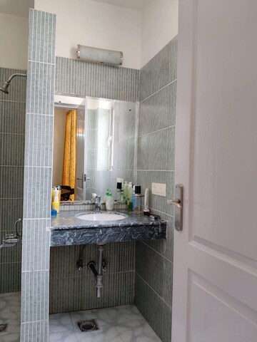 Bathroom in 3.5 BHK Apartment at Sweta Central Park II, Sector 48 – for Sale