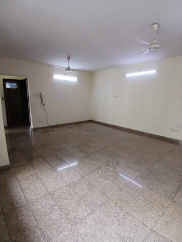 Room in 2.5 BHK Apartment at Evershine Crown, Kandivali East – for Sale
