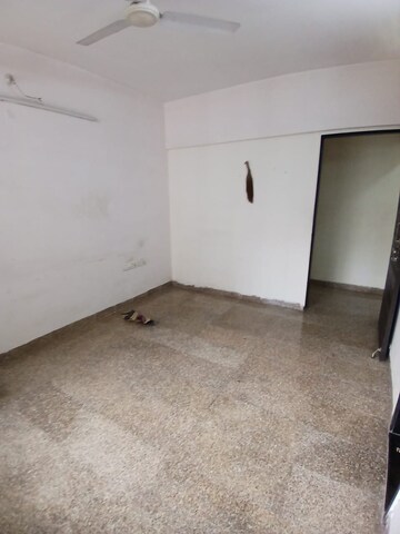 Room in 2.5 BHK Apartment at Evershine Crown, Kandivali East – for Sale