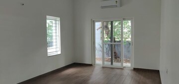 Room in 2 BHK Apartment at Kumar Palmspring Towers, Undri – for Sale