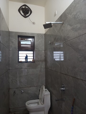 Furnished Amenities in 5 BHK Independent House at Sector 30 – for Sale