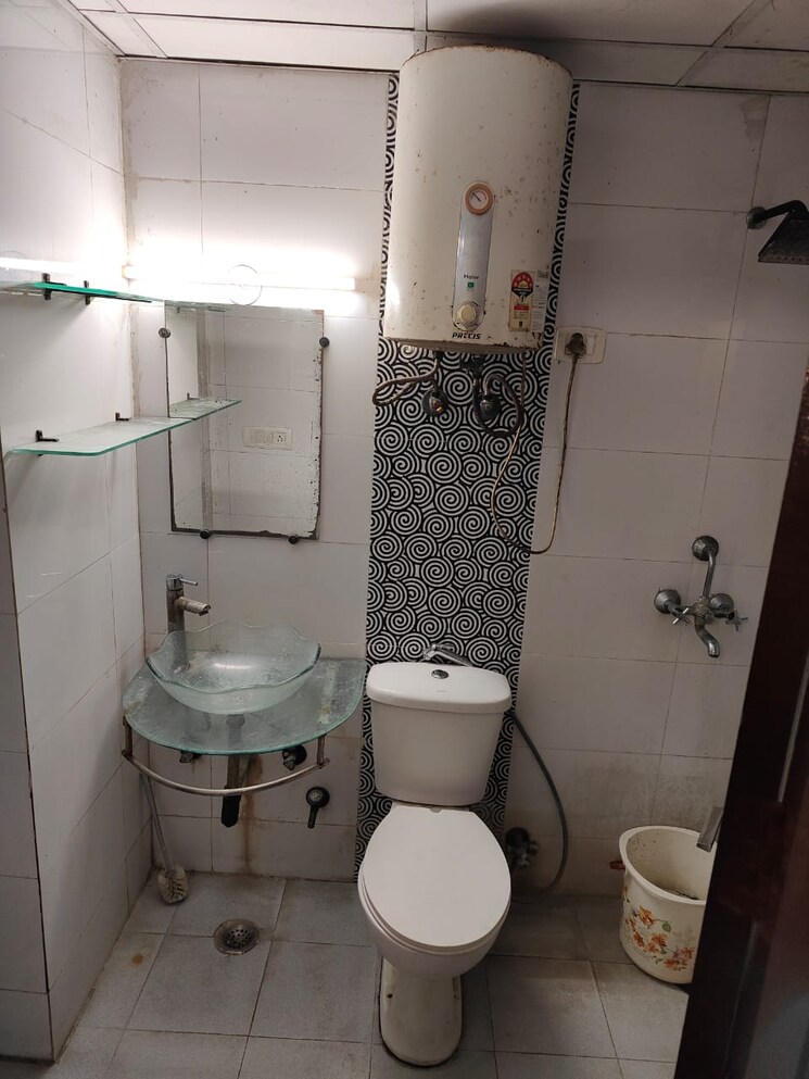 Bathroom, kingswood-court 3 Bedroom 1785 Sq.Ft. Apartment In Sain Vihar Ghaziabad 7507473