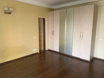 Room in 3 BHK Apartment at Pioneer Park Presidia, Sector 62 – for Sale