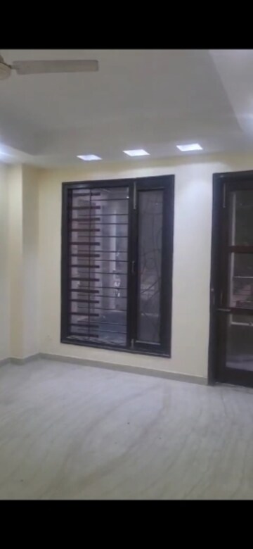 Room in 3 BHK Builder Floor at Paschim Vihar – for Sale