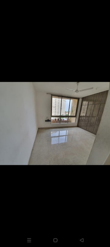 Room in 3 BHK Apartment at Hiranandani Estate Rodas Enclave, Ghodbunder Road – for Sale